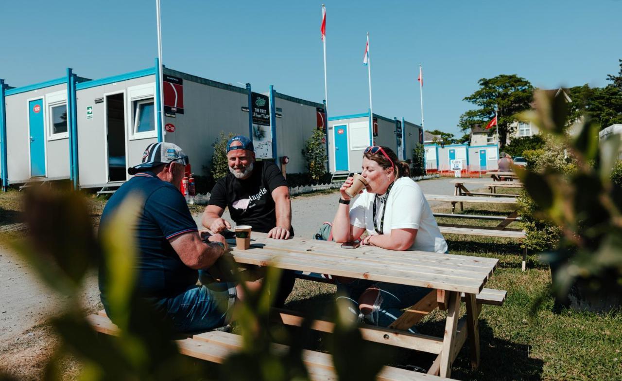 Iomtt Village At Isle Of Man Tt Дуглас Экстерьер фото